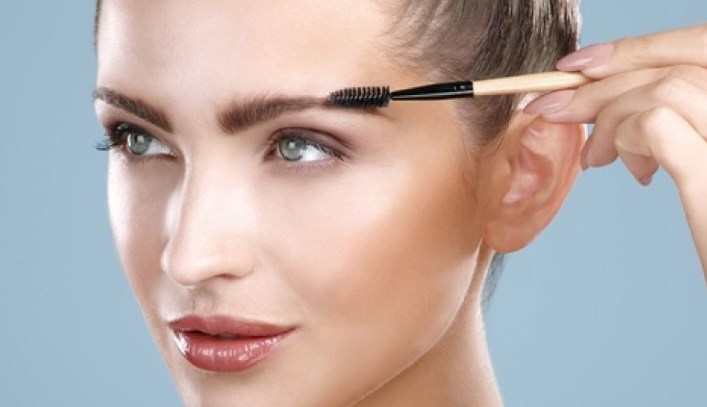 Dream Meaning of Using Eyebrow Pencil